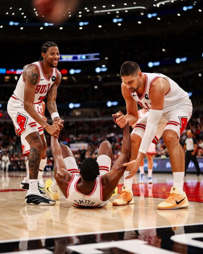 芝加哥公牛发布备战花絮，关键时刻调整名单，葡超任务艰巨，团队化学反应显著的简单介绍-开云官网入口